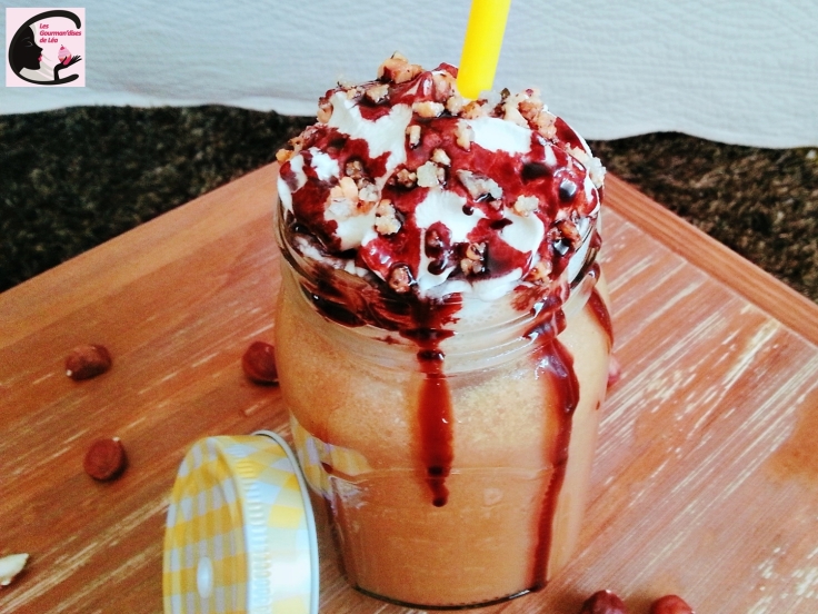 #café #cafefrappé #icedcoffee #chocolat #noisette #topping #jar #paille #chantilly #gourmand